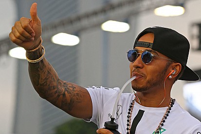 Hamilton manda mensagem para "xará" que salvou vida do pai