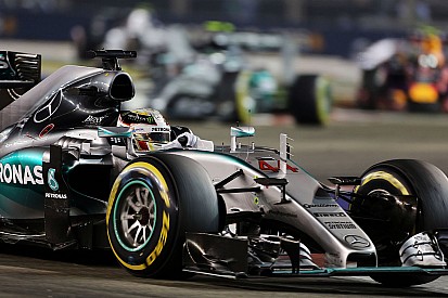 Mercedes prega "não cair em depressão" após Cingapura