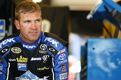 Bowyer perde 25 pontos por infrações em Chicagoland