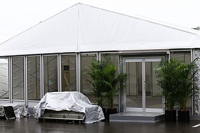 Por falta de pagamento, Lotus fica presa fora de motorhome