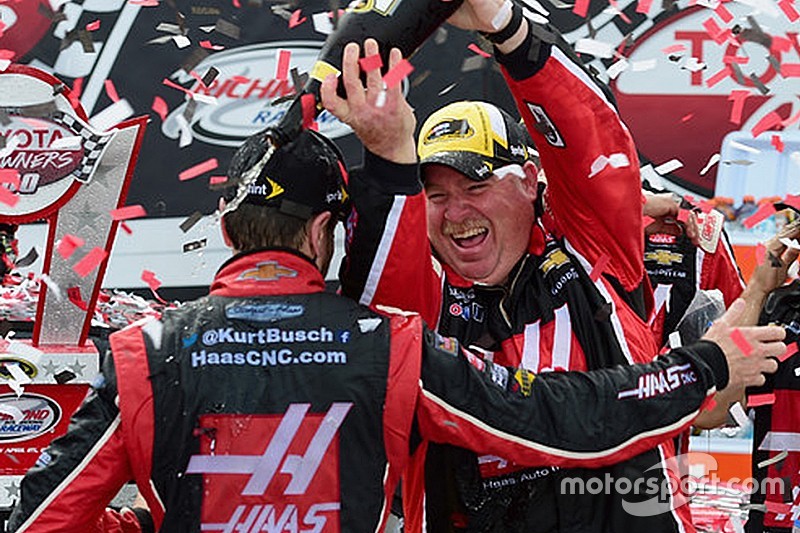 Kurt Busch, Stewart-Haas Racing Chevrolet crew chief Tony Gibson