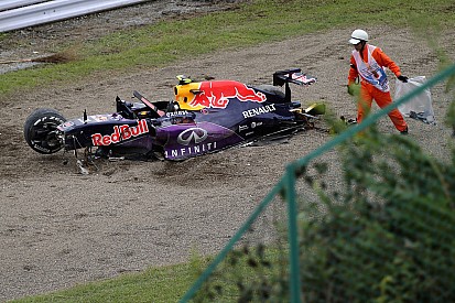 Após acidente espetacular, Kvyat admite “erro de iniciante”