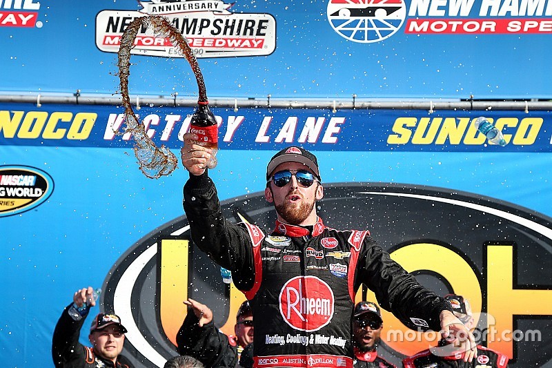 Gandor de la carrera Austin Dillon celebra