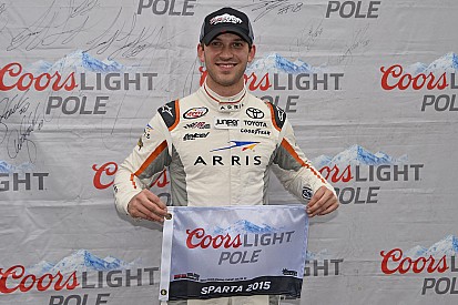 Daniel Suárez gana la pole position en Kentucky