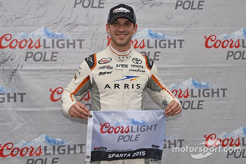 Daniel Suárez gana la pole position en Kentucky