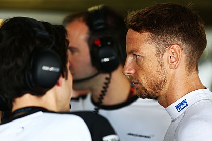 Dennis declares Button's McLaren contract “intact” for 2016