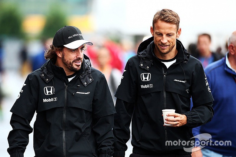 Dennis diz que contrato de Button permanece intacto para 2016