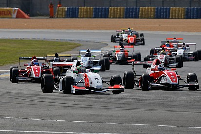 Anthoine Hubert conquista la pole in Gara 2