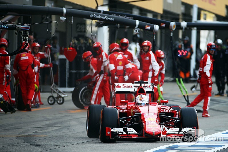 Vettel thinks strategy cost him second