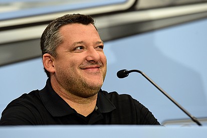 Stewart announces 2016 season will be his last as a driver