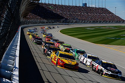 NASCAR restarts: Giving control back to the control car
