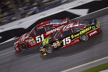 Clint Bowyer to move to HScott Motorsports in 2016
