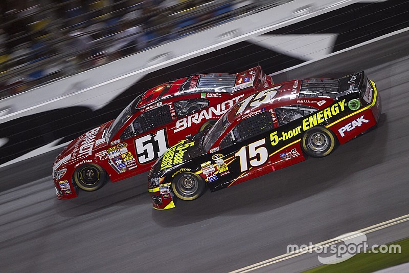 Clint Bowyer é confirmado na HScott Motorsports para 2016