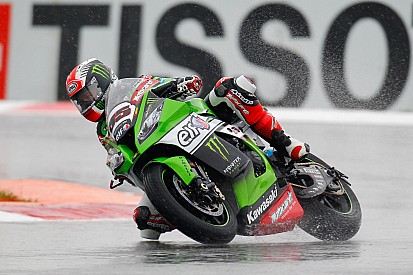 Magny-Cours WSBK: Rea beats Sykes to win wet opening race