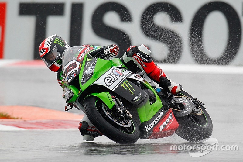 Magny-Cours WSBK: Rea beats Sykes to win wet opening race
