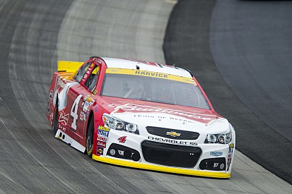 Dominante, Harvick vence em Dover; Johnson está fora