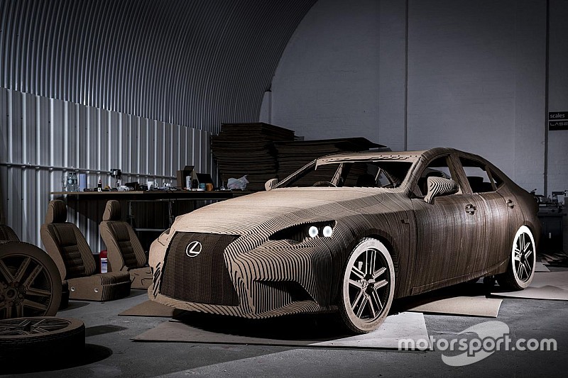 Diaporama - Lexus IS Origami, pas une voiture en carton!