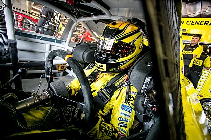 Kenseth gana la pole para Charlotte