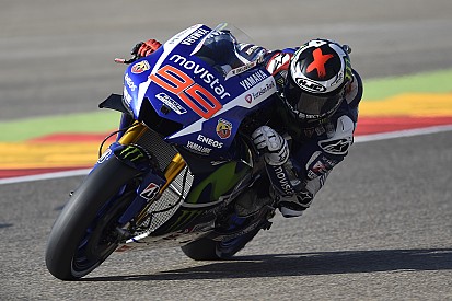 Motegi, Libere 2: Lorenzo vola, Valentino solo ottavo
