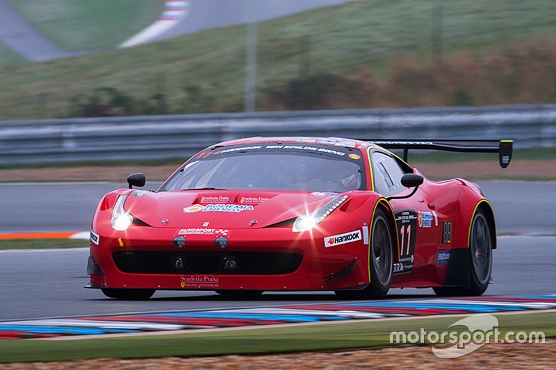 Close battle between Mercedes-Benz and Ferrari in first hours 12H Epilog Brno