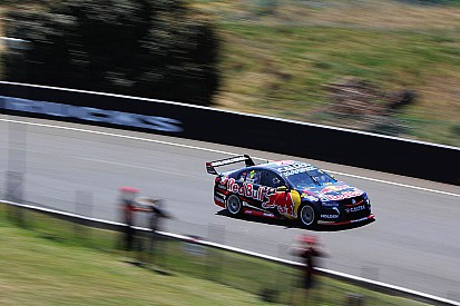 Bathurst 1000: Mega stint keeps Dumbrell out front in Hour 3