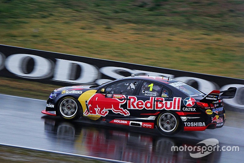 Bathurst 1000: Rain is here, Whincup still in control