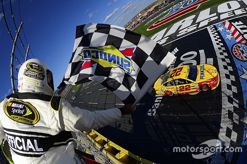 Joey Logano siegt in Charlotte und zieht in Eliminator-Round ein
