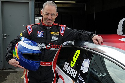 Alain Menu bestreitet Rennen in der TCR-Serie