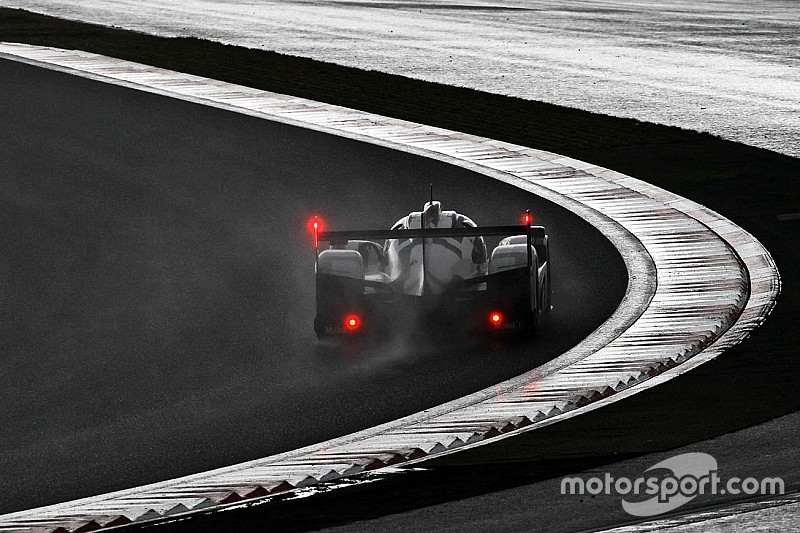 #17 Porsche Team Porsche 919 Hybrid: Timo Bernhard, Mark Webber, Brendon Hartley