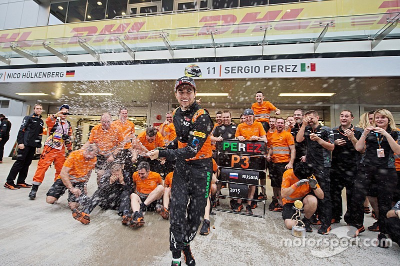 El equipo de Sahara Force India celebra el tercer puesto para Sergio Pérez