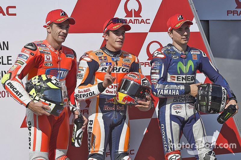 Marc Marquez domineert, Rossi mist de aansluiting
