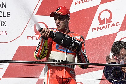 Iannone bat Rossi... et une mouette!