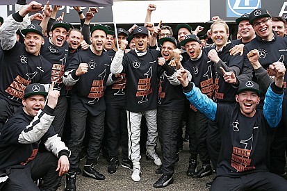 DTM 2015: So hat der neue Champion Pascal Wehrlein gefeiert