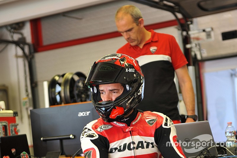 Checa ha provato a Valencia una Panigale 2016