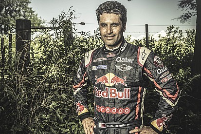 Nasser Al-Attiyah au départ des courses WTCC à Losail