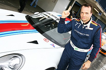 Schneider conquista pole para primeira prova de Curitiba