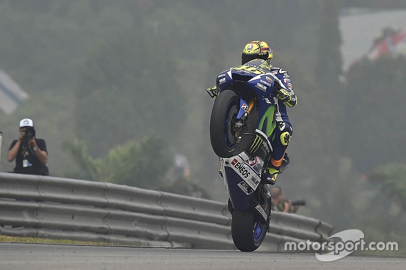 Rossi: "Márquez no tira nunca a sus rivales"