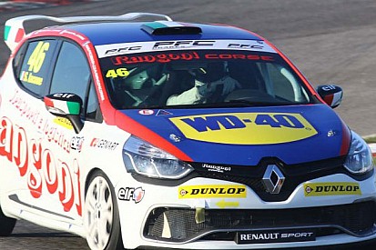 Simone Iacone conquista la pole ad Adria