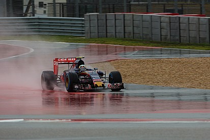 Toro Rosso in race against time to fix Sainz's car