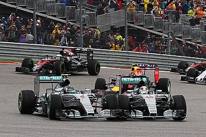 Mercedes juge "trop rude" la manoeuvre de Hamilton sur Rosberg