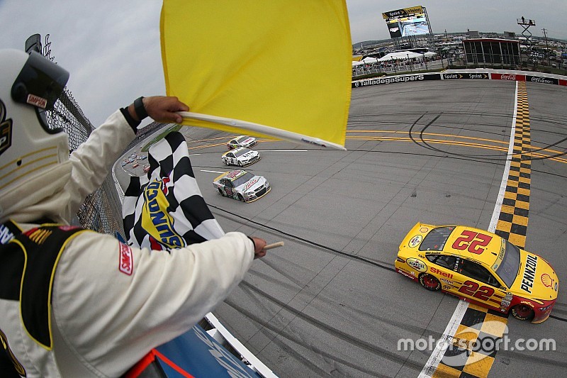 NASCAR Talladega: Joey Logano siegt in dramatischem Finale