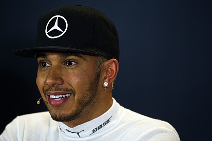Hamilton: "Aiutare Rosberg? Non me l'hanno chiesto"