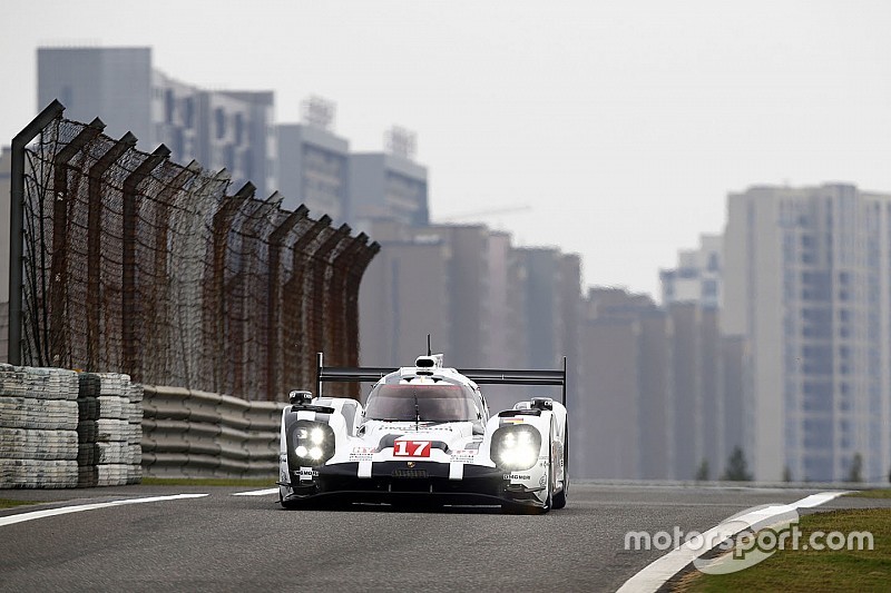 #17 Porsche Team Porsche 919 Hybrid: Timo Bernhard, Mark Webber, Brendon Hartley