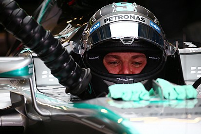 Em treino marcado por rodadas, Rosberg é líder no México