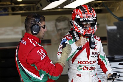 Thailand WTCC: Monteiro wins red-flagged Race 2