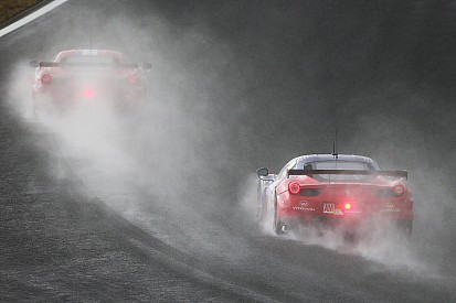 Les Ferrari piégées par la pluie à Shanghai