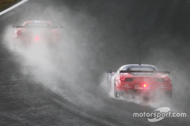 Les Ferrari piégées par la pluie à Shanghai