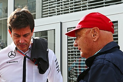 Em rota de colisão, Niki Lauda pode deixar a Mercedes