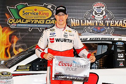 Brad Keselowski conquista la pole in Texas