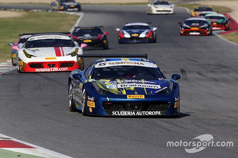 #55 Scuderia Autoropa Ferrari 458 : "Babalus" devant un groupe